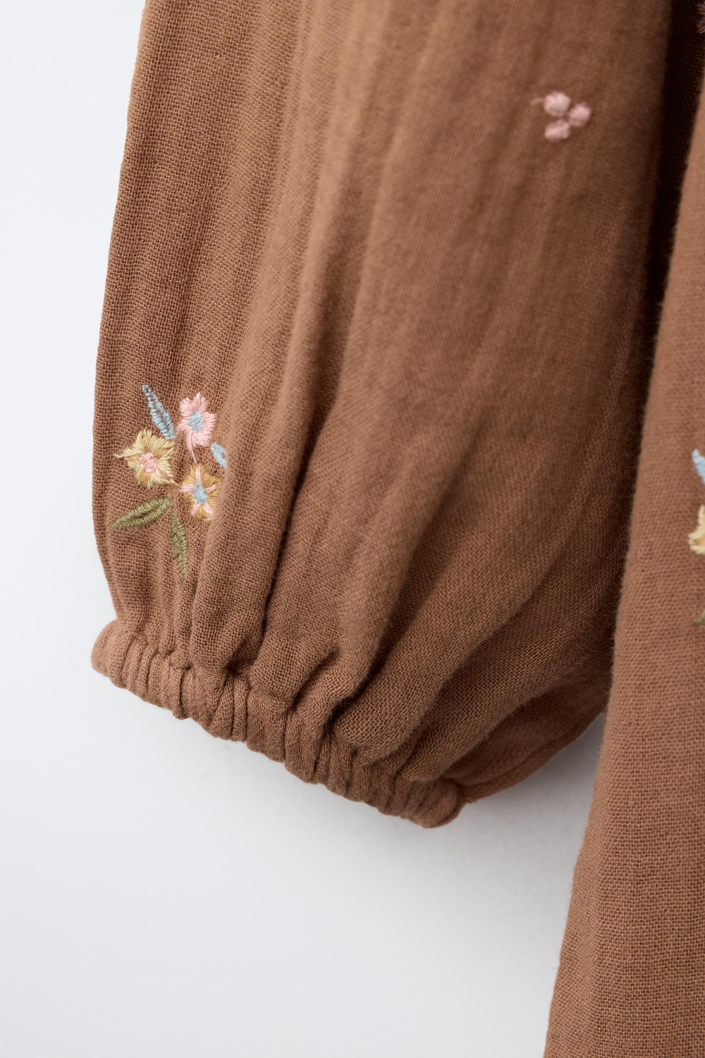ZARA ПЛАТЬЕ С ЦВЕТОЧНОЙ ВЫШИВКОЙ, КАРАМЕЛЬНЫЙ