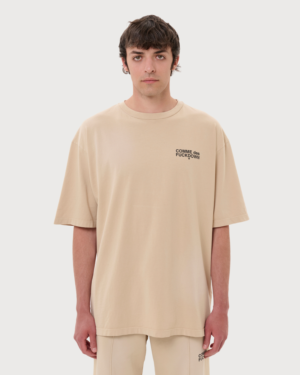 COMME DES FUCKDOWN ФУТБОЛКА БЕЖЕВАЯ