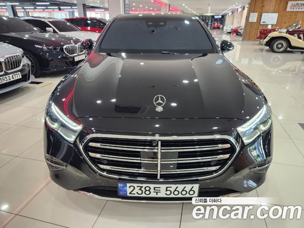 Mercedes-Benz E-Class E300 4MATIC Exclusive — 2025