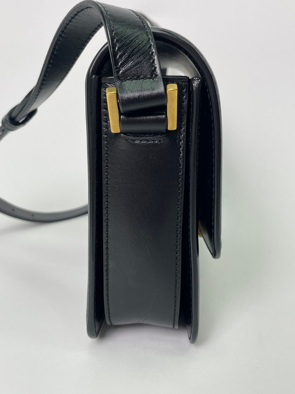 Сумка Saint Laurent Medium Solferino Shoulder Bag