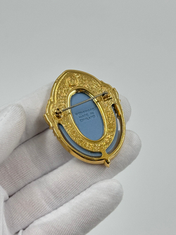 Брошь Wedgwood голубая
