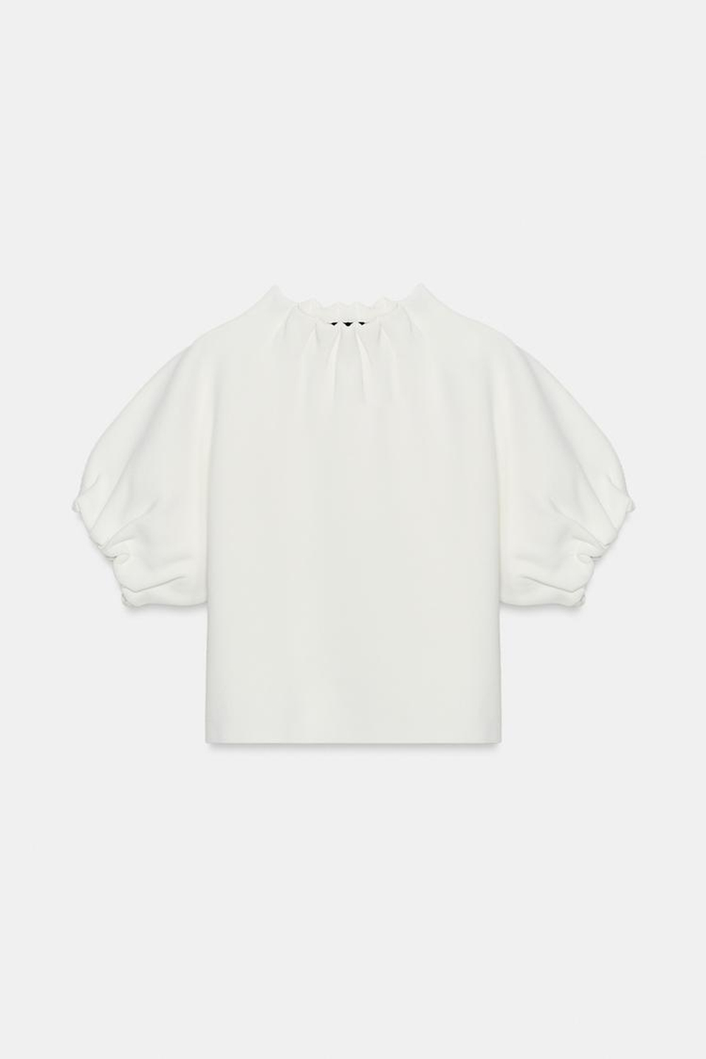 ZARA ТРИКОТАЖНЫЙ ТОП С РЮШАМИ, БЕЛЫЙ