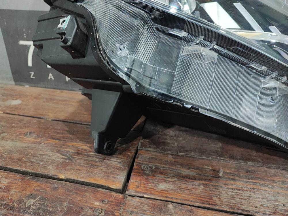 Фара правая LED FAW Bestune T99 19-нв Б/У Оригинал 3711030BQ02A