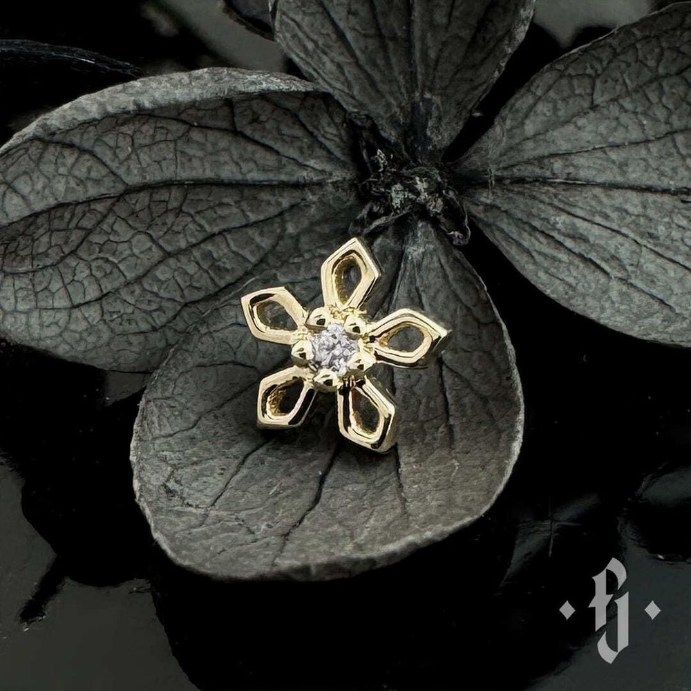 Накрутка "Chamelaucium" - Желтое золото - White CZ Накрутка "Chamelaucium" - Желтое золото - White CZ