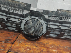 Решетка радиатора Volkswagen Touareg 2 10-14 Б/У Оригинал 7P6853651C