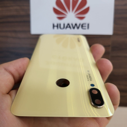 Крышка для Huawei Nova 3 (заднее стекло) "хорошее качество" цвет: жёлтый
