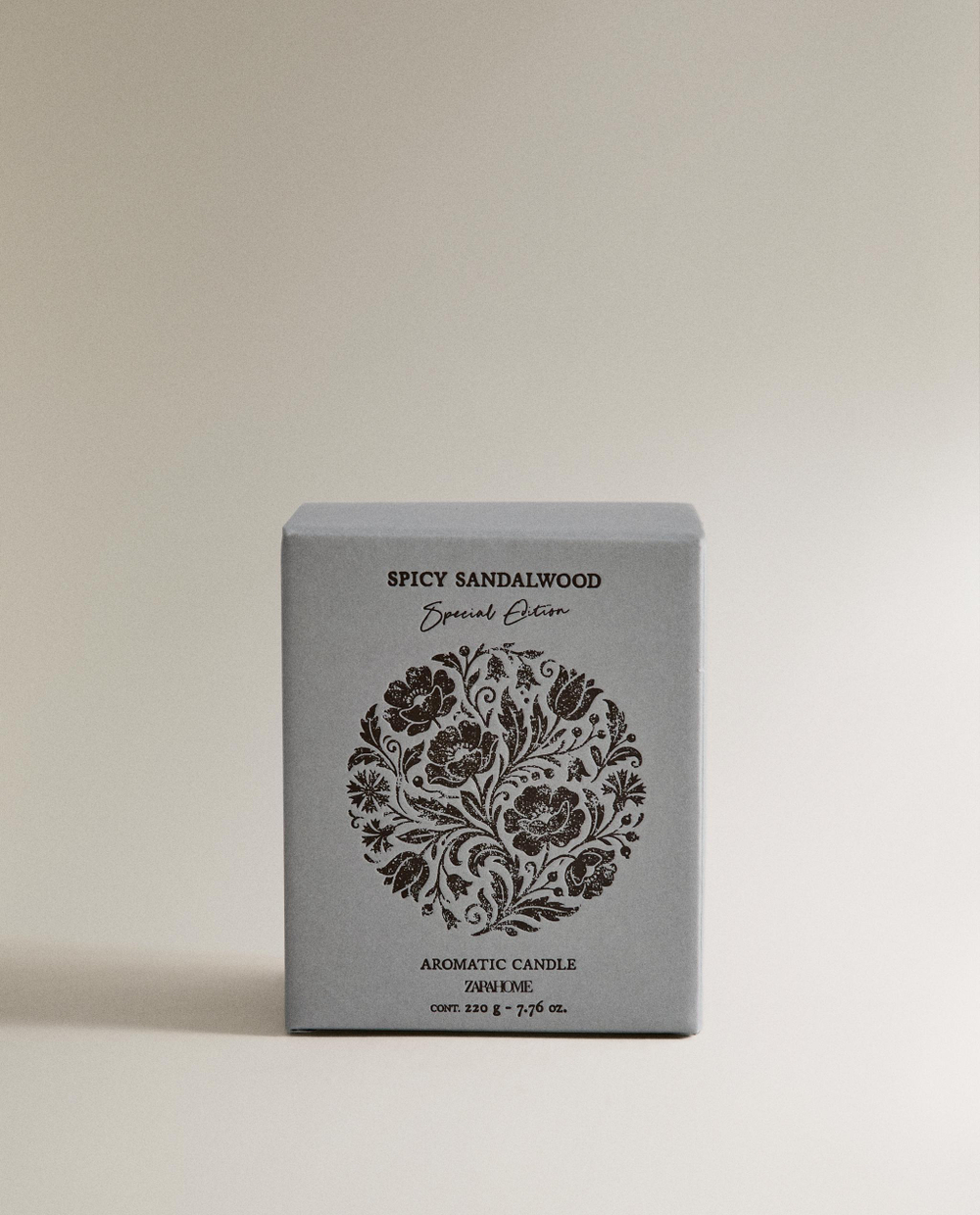 Свеча ароматическая Spicy Sandalwood 220 г Zara Home, фото 4