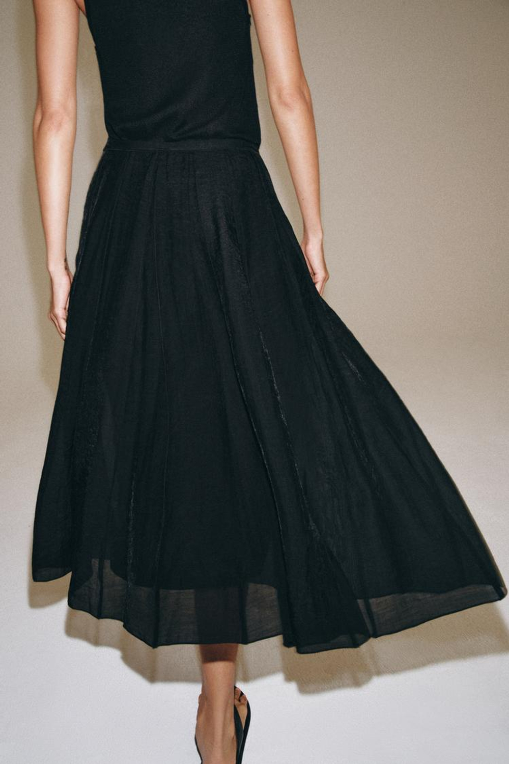 ZARA КОМБИНИРОВАННАЯ СТРУЯЩАЯСЯ ЮБКА — ZW COLLECTION, ЧЕРНЫЙ