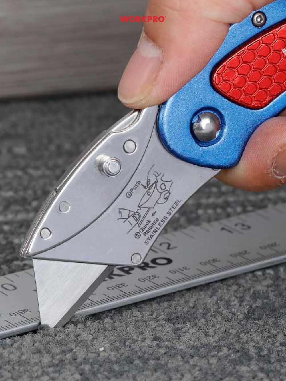 Нож строительный выдвижной универсальный + 3 лезвия WORKPRO WP213008