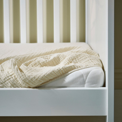 IKEA GULDVÄVARE  (ИКЕА ГУЛДВЭВАРЕ)  -  Комплект постельного белья для детской кроватки, 3 предмета - тёмно-жёлтый/бежевый 60x120 см