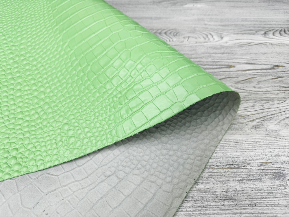 Мятная кожа под крокодила Crocco