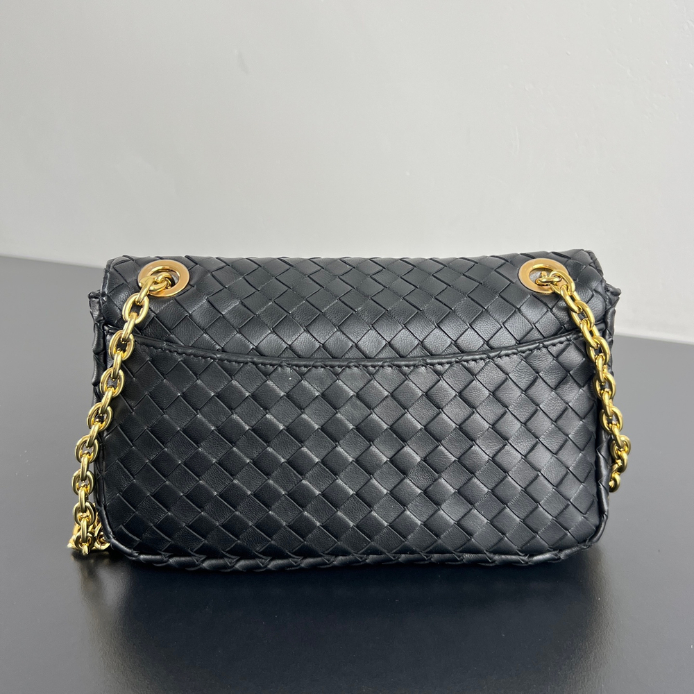 Женская сумка Bottega Veneta Mini Madison — чёрная, 22,5 см — фото 2