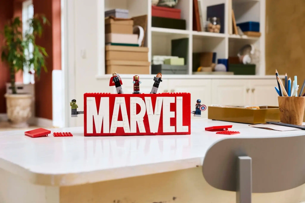 Конструктор LEGO Marvel 76313 Логотип с минифигурками