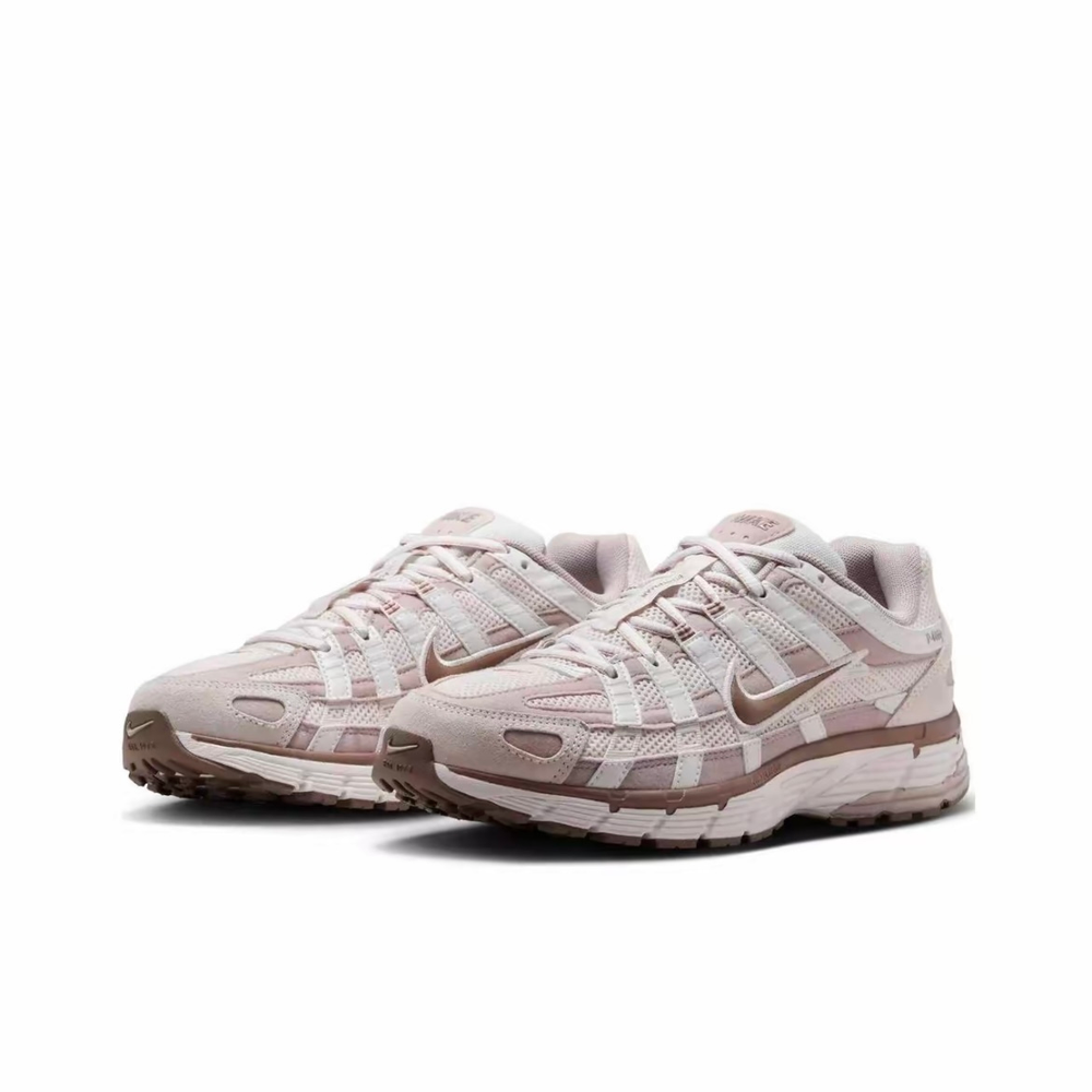 alt="Дышащий mesh-верх и кожаные накладки на Nike P-6000 Phantom"