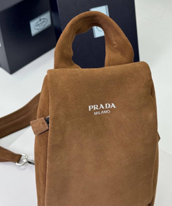 Нагрудная сумка-слинг Prada