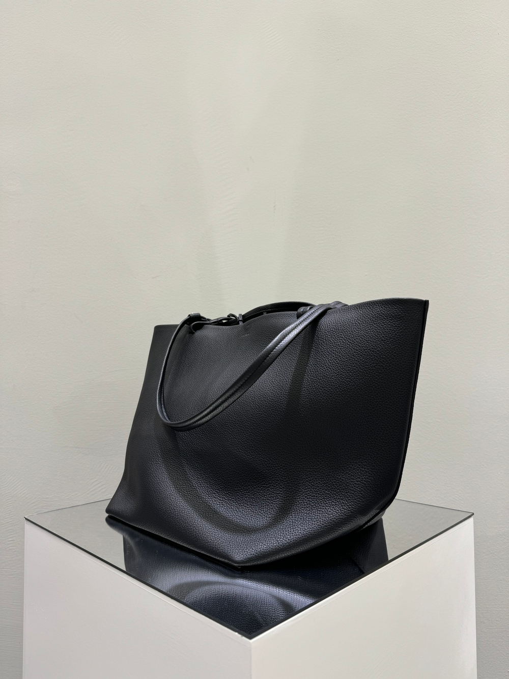 Женская сумка-тоут The Row Park Tote — чёрная, 47 см — фото 3