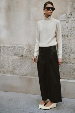 ZARA БРЮКИ-КЮЛОТЫ ИЗ ИСКУССТВЕННОЙ КОЖИ С ЗАЩИПАМИ, ЧЕРНЫЙ