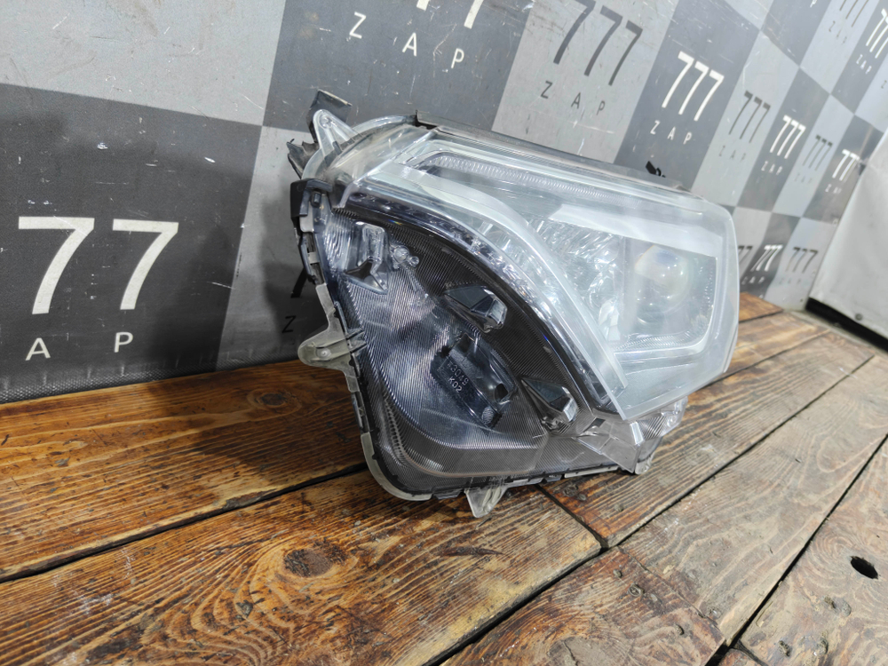Фара левая LED Toyota RAV4 IV (XA40) 15-19 Б/У Оригинал 8118542680