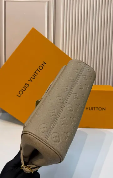 Сумка Louis Vuitton Anytime Flap