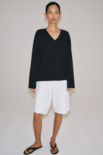 ХЛОПКОВАЯ ФУТБОЛКА С V-ОБРАЗНЫМ ВЫРЕЗОМ — ZARA