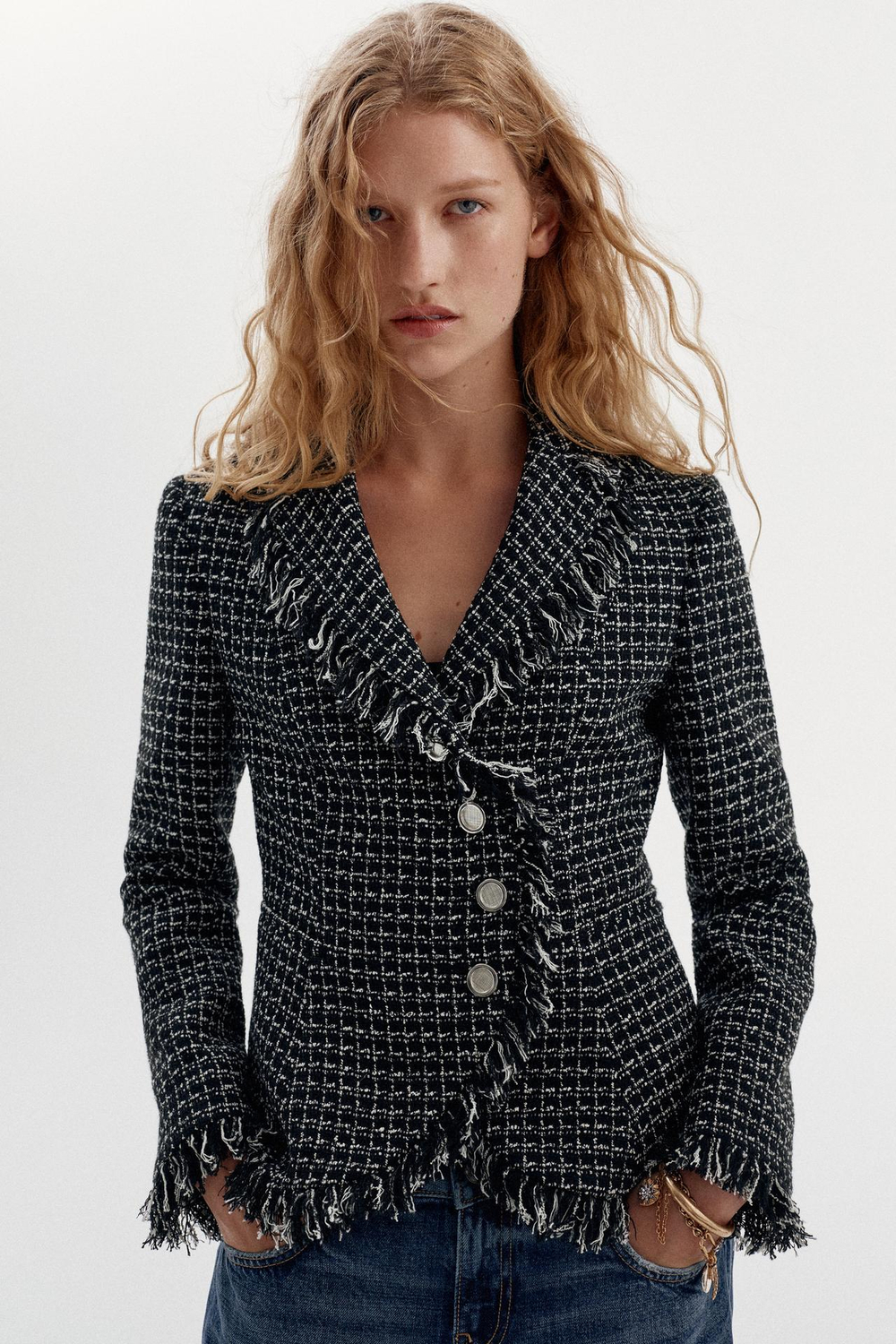 ZARA БЛЕЙЗЕР ИЗ ТЕКСТУРИРОВАННОЙ ТКАНИ С НЕОБРАБОТАННЫМ КРАЕМ, ЧЕРНЫЙ/БЕЛЫЙ