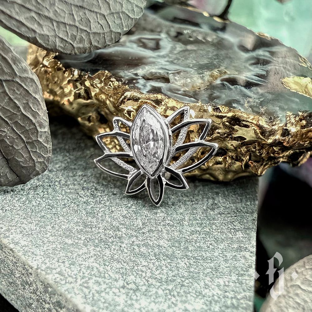 Накрутка "Lotus" - Белое золото - White CZ