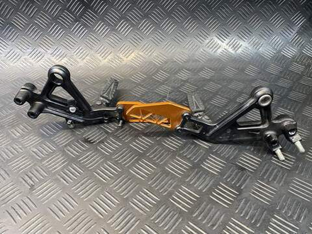 Подножки водительские KTM 250 Duke 2020 (с кронштейнами)