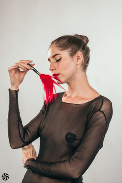 Lola games Burlesque Plume Red -Тиклер