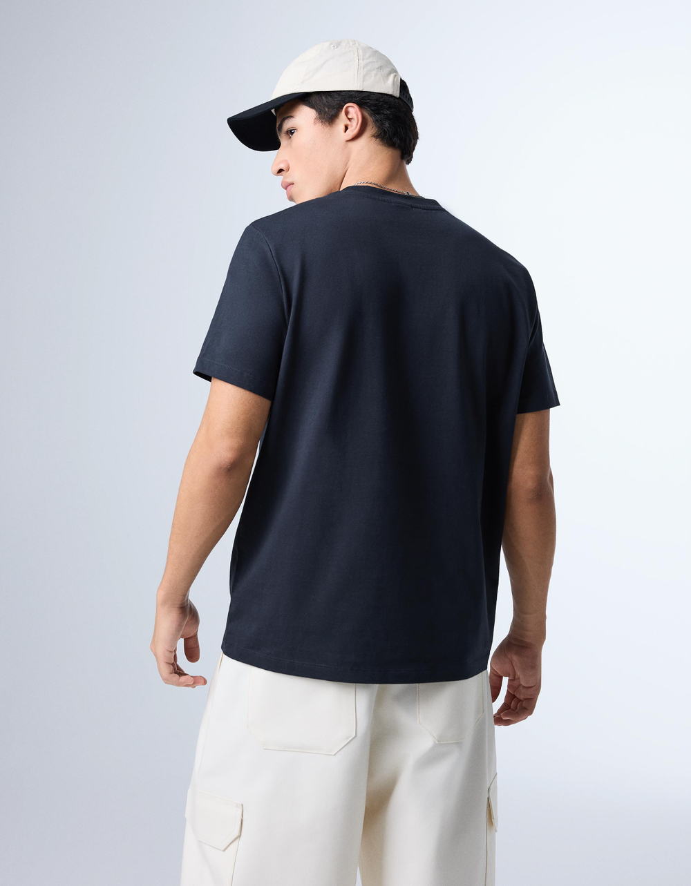 Мужская футболка regular fit с коротким рукавом - BERSHKA