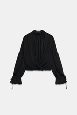 ТОП СО СБОРКАМИ И БАНТОМ НА СПИНЕ — ZARA