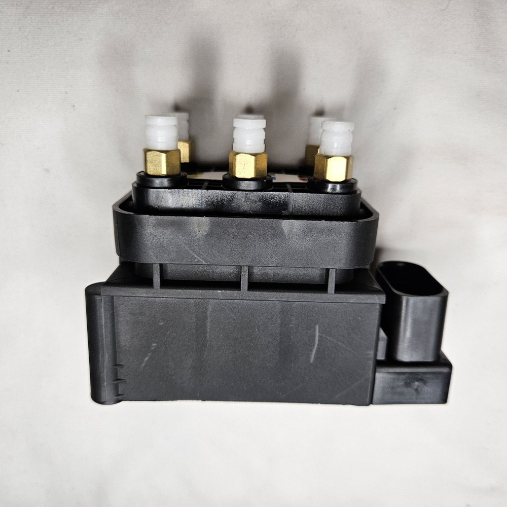 Блок клапанов Mercedes-Benz w164 w221 w212 w166 c292 w251 w222 c217