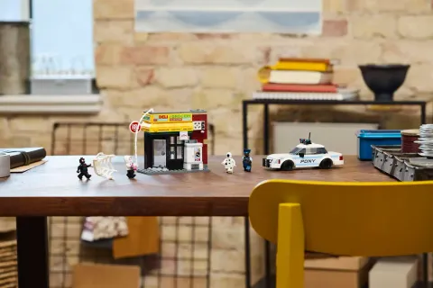 Конструктор LEGO Marvel 76311 Пародия на паука: Майлз Моралес против Спота
