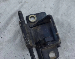 Нижняя петля задней правой двери audi a4b5 a6c6 - 8E0833412E