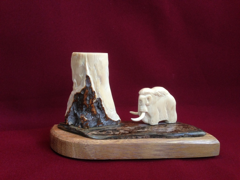 Мамонт у скалы, фигурка