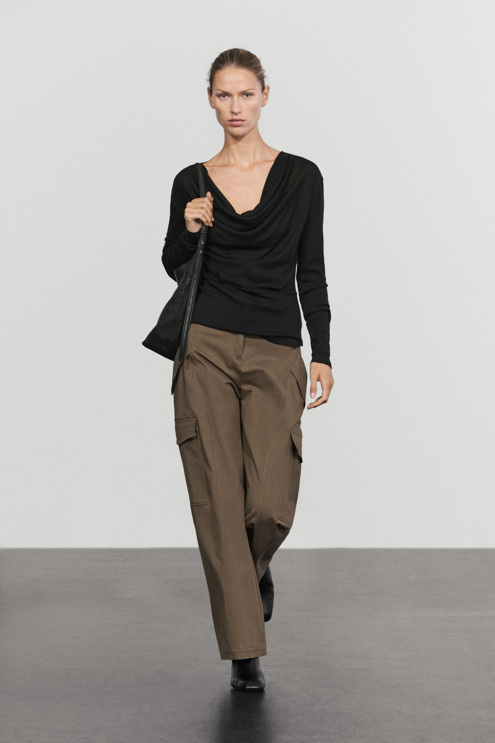 Massimo Dutti Топ с длинными рукавами и драпированной горловиной, черный