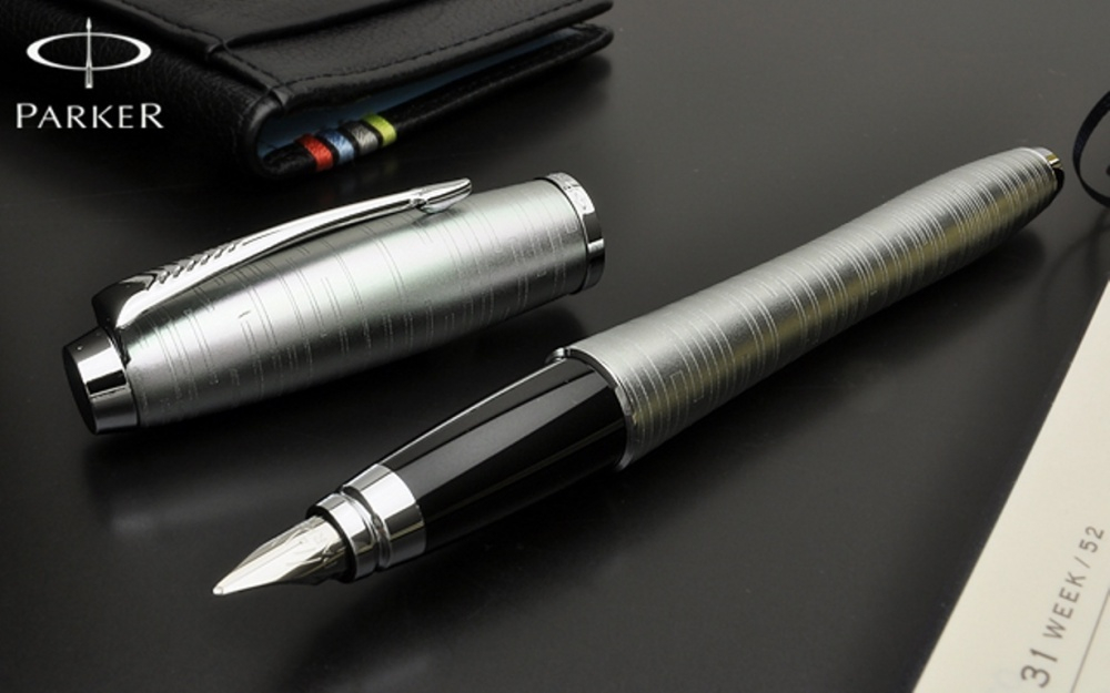 Подарочный набор: Перьевая ручка Parker Urban Premium Silver -Blue и Записная книжка серая тон. блок, цв. срез.