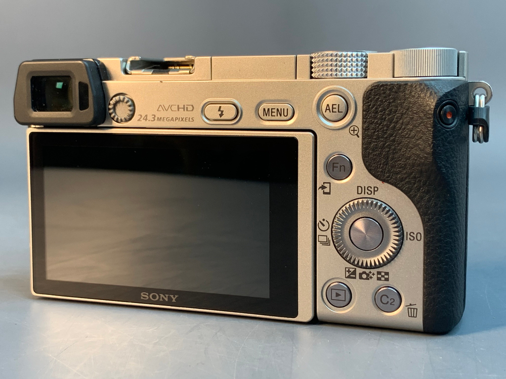 Sony A6000 kit 16-50mm 3.5-5.6 OSS