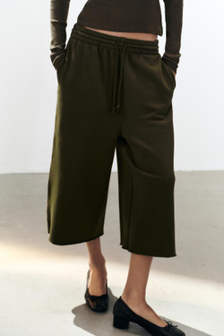 ZARA ДЛИННЫЕ ШОРТЫ ИЗ МЯГКОЙ ТКАНИ, ХАКИ