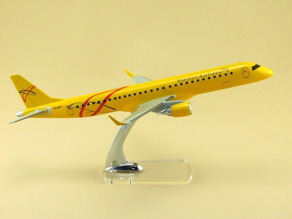 Модель самолета Embraer 195 (М1:100, Саратовские Авиалинии)