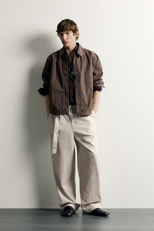 ZARA БРЮКИ RELAXED FIT СО СКЛАДКАМИ И РЕМНЕМ, СВЕТЛО-СЕРЫЙ