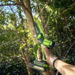 Цепная мини пила аккумуляторная Greenworks GD24CS15, 24V, 15см, бесщеточная, с автоматической смазкой цепи, c АКБ 2Ач и ЗУ ( 2010107UA) в сумке