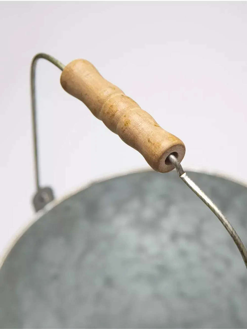Винтажное металлическое кашпо с ручкой 23,5*13 см