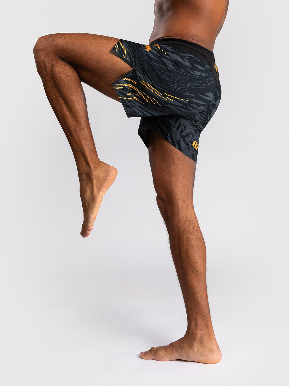 Шорты ММА UFC Fusion by Venum Authentic Fight Night Short Black/Gold
