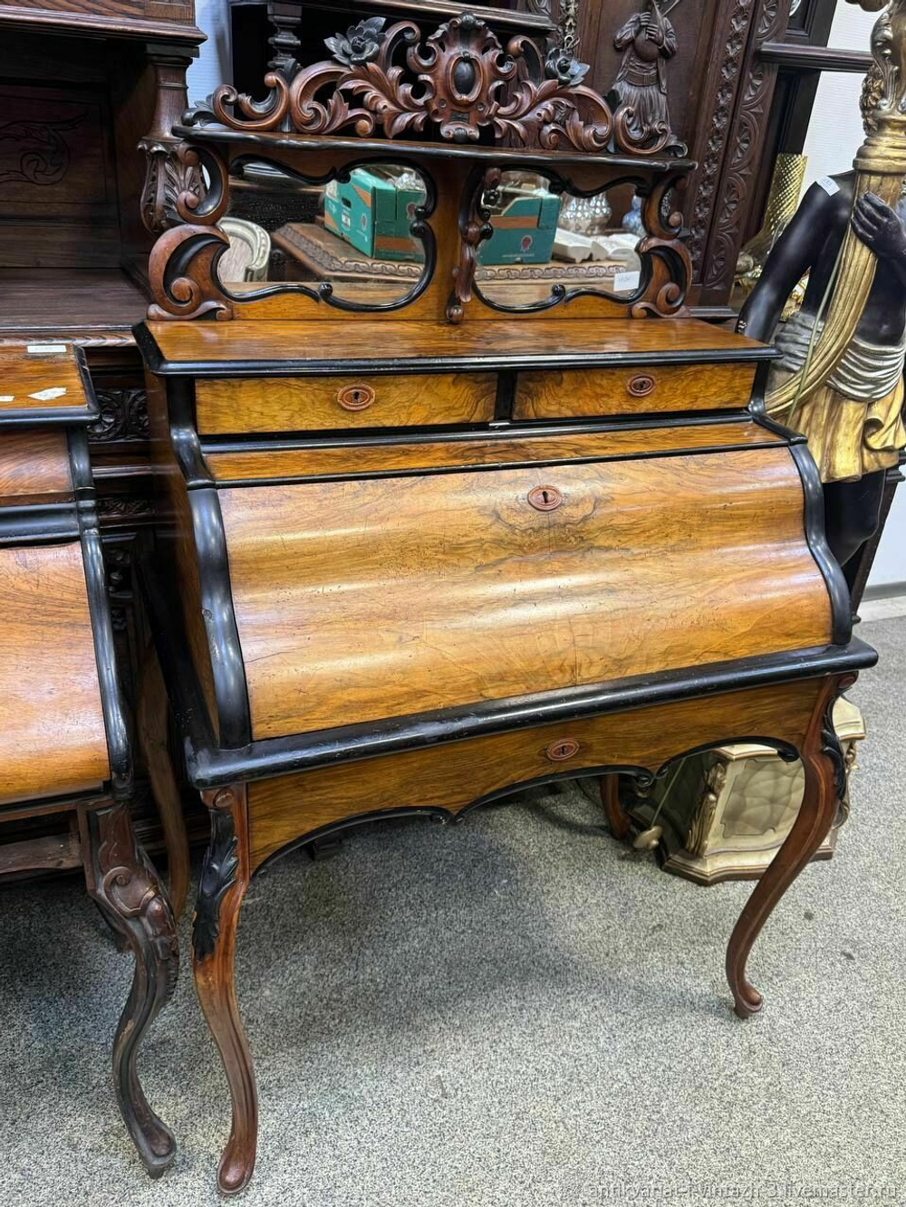 Старинное бюро