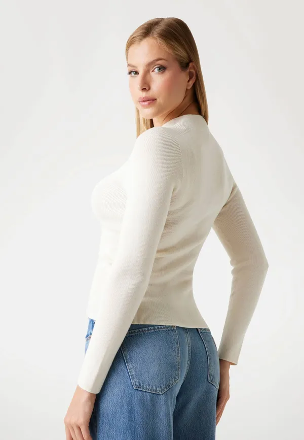 Свитер женский GUESS
