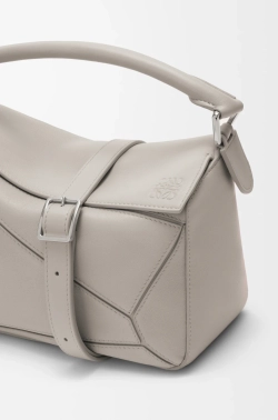 Loewe Маленькая сумка натуральной кожи, светло-серый
