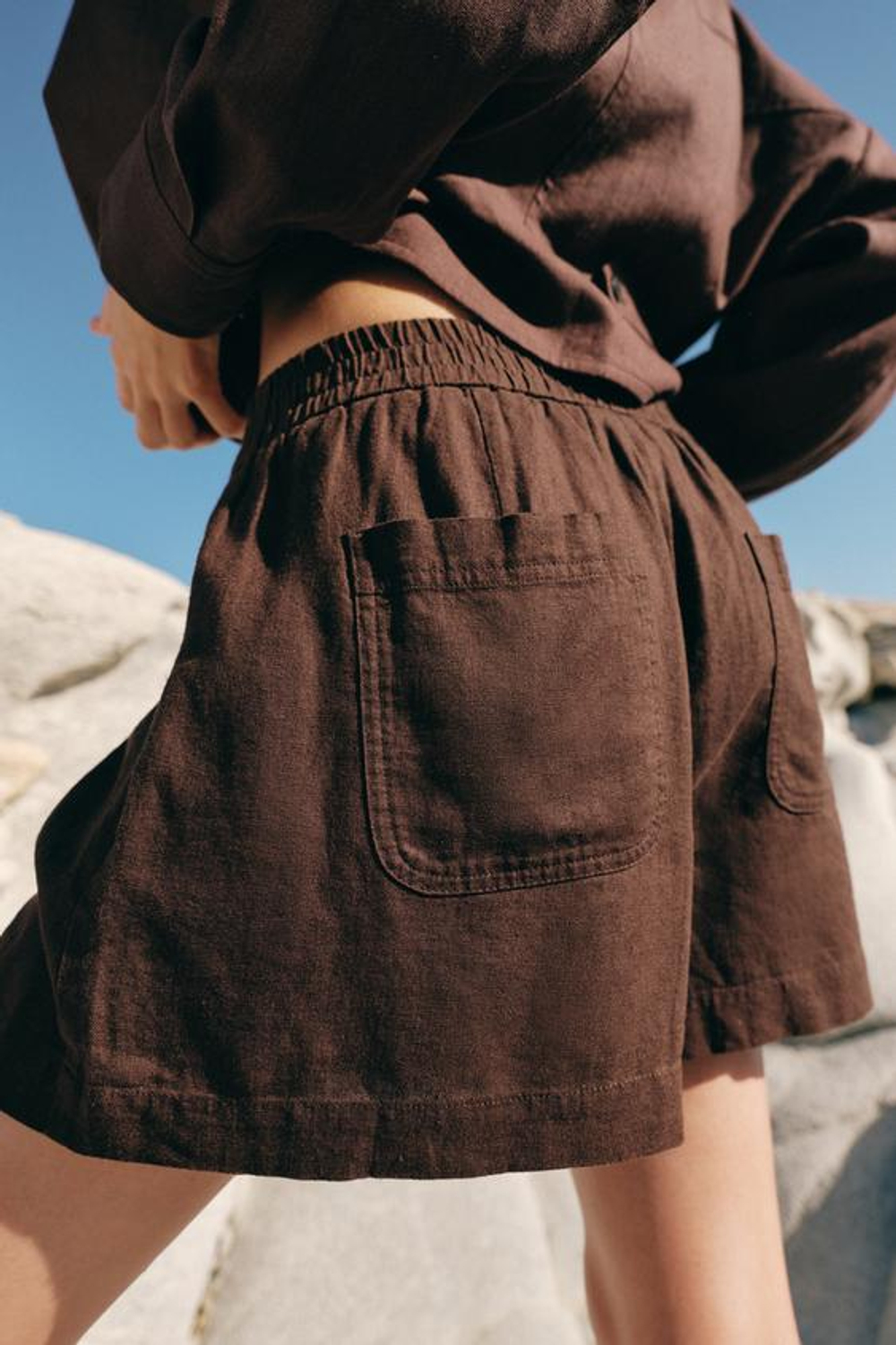 ZARA ШОРТЫ ИЗ СМЕСОВОГО ЛЬНА С ЭЛАСТИЧНЫМ ПОЯСОМ, КОРИЧНЕВЫЙ