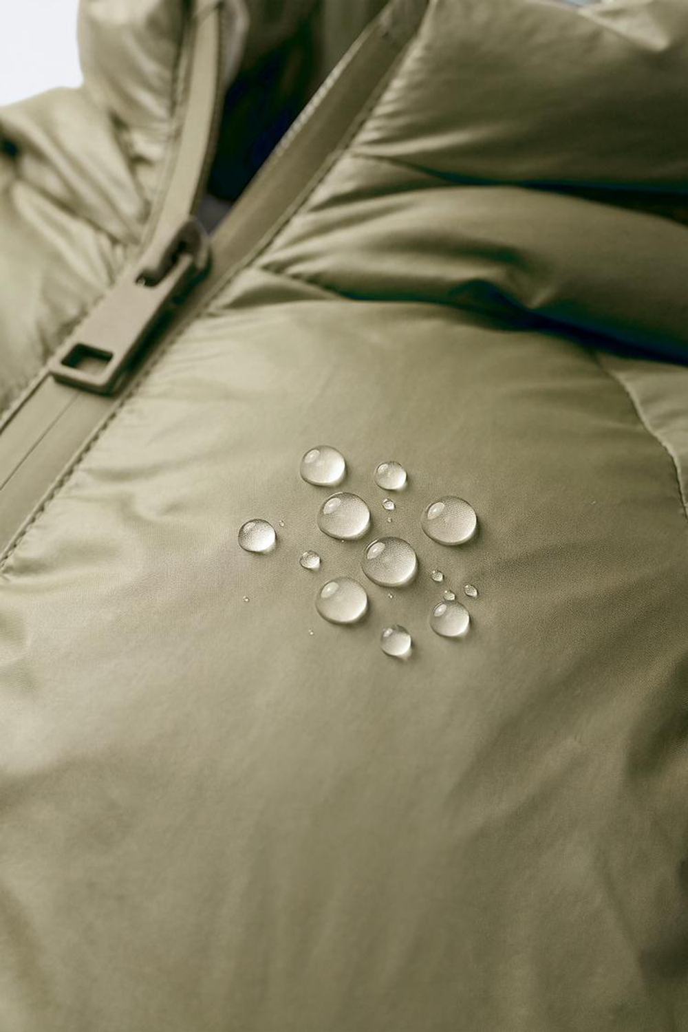 ZARA ПРОРЕЗИНИРОВАННОЕ СТЕГАНОЕ ПАЛЬТО WATER REPELLENT, ХАКИ