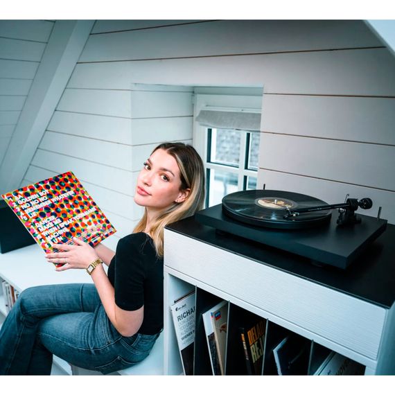 Pro-Ject Colourful Audio System E Satin Black