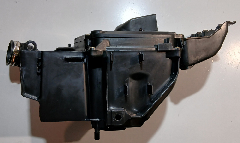 Корпус воздушного фильтра в сборе  ADV 300 GARET